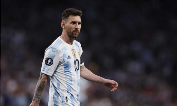 阿拉尔达·居莱尔亮起红灯：皇马教练组对其大赛能力产生质疑